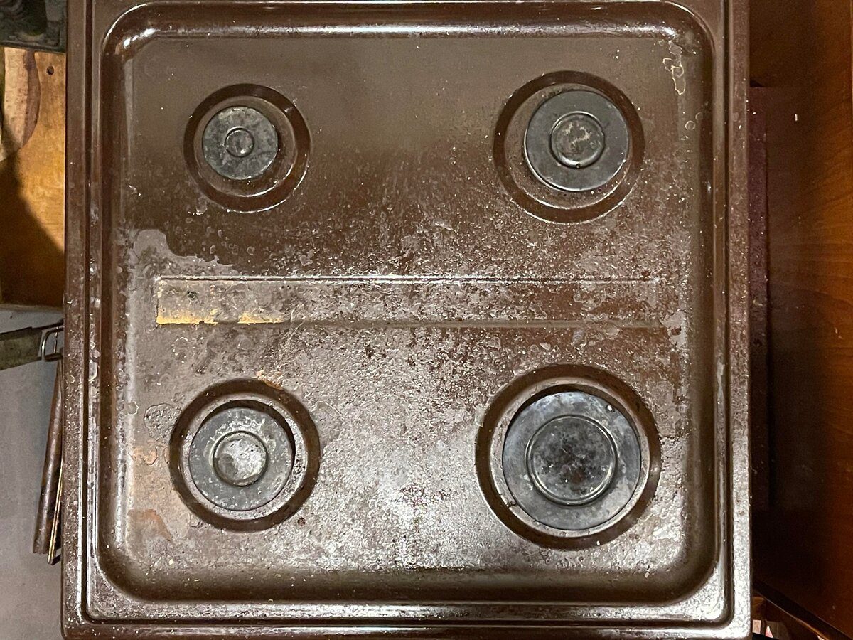 Експерти розповіли, як швидко та без особливого клопоту очистити газову плиту від жиру