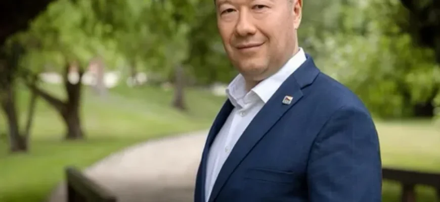 Будинок спікера парламенту Чехії, який зривав прапори України, атакували… українські прапори. ФОТО Будинок спікера парламенту Чехії, який зривав прапори України, атакували… українські прапори. ФОТО