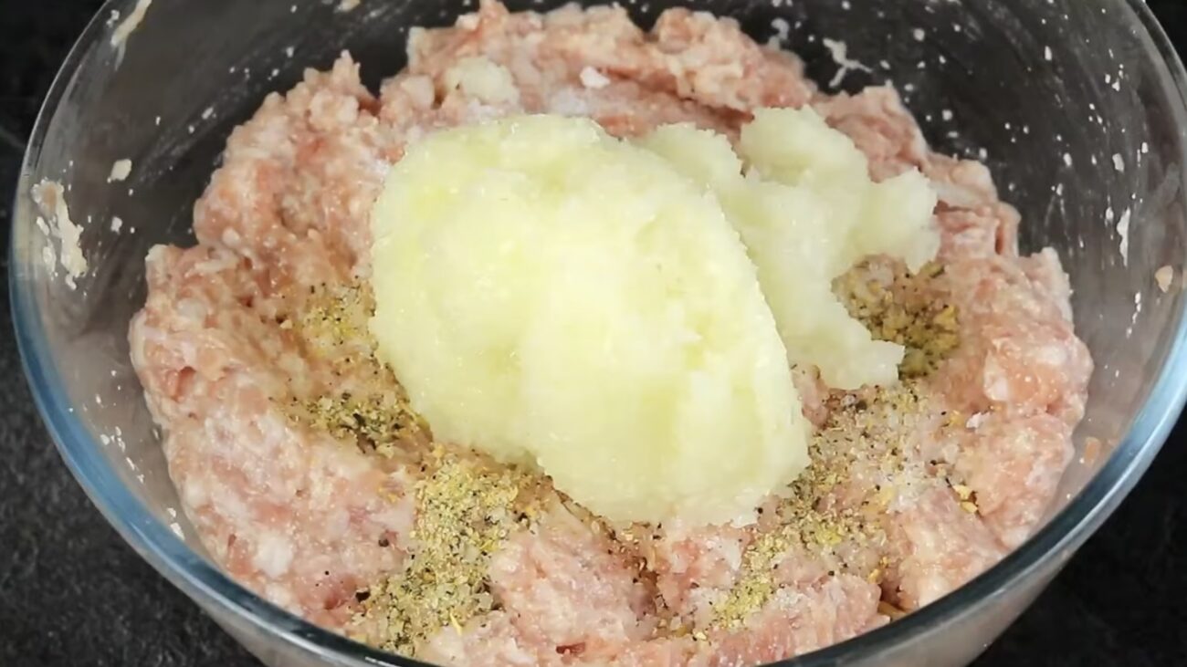 Господині розповіли, скільки манки додавати у котлети для кращої структури Господині розповіли, скільки манки додавати у котлети для кращої структури