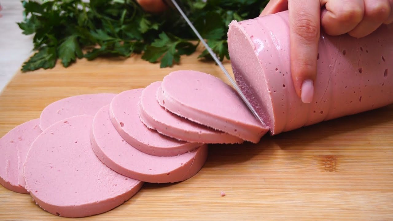 Господині розповіли, як одним простим рухом перевірити ковбасу на якість Господині розповіли, як одним простим рухом перевірити ковбасу на якість