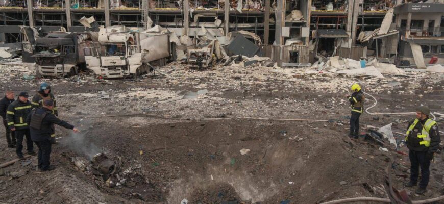 Працівниці складу в Києві запізнення на роботу врятувало життя (відео) Працівниці складу в Києві запізнення на роботу врятувало життя (відео)