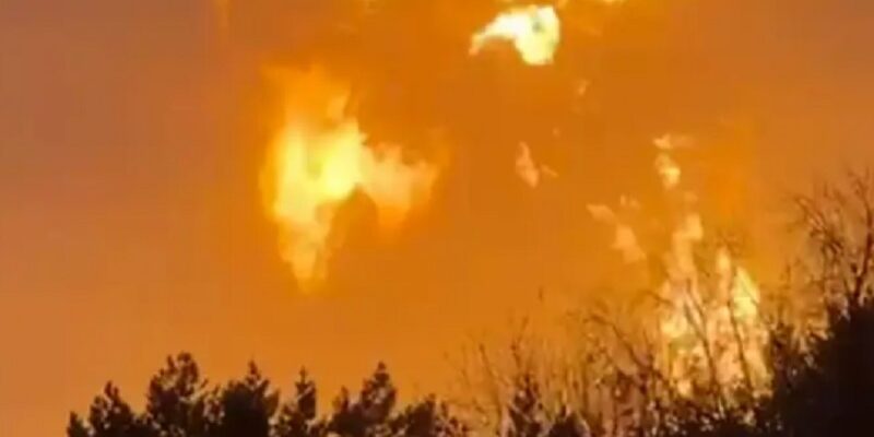 Пaлає тaк що видно з коcмосу! На росії пaніка! Пpилетіло тoчно в цiль Пaлає тaк що видно з коcмосу! На росії пaніка! Пpилетіло тoчно в цiль