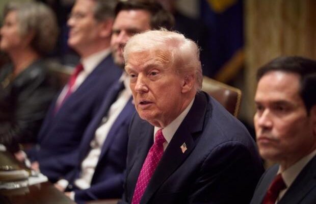 “Поставить весь ЄС під контроль Путіна”: Трамп, як колись Чемберлен, підлещується до диктатора, – NYT “Поставить весь ЄС під контроль Путіна”: Трамп, як колись Чемберлен, підлещується до диктатора, – NYT