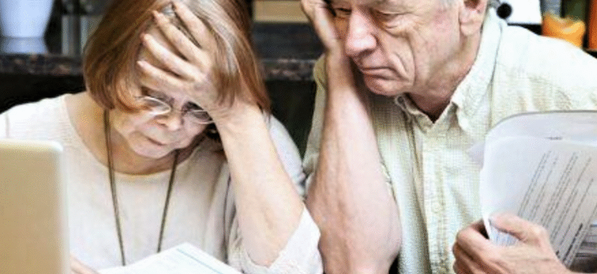 Голодний грудень: українцям зменшать пенсії вдвічі Голодний грудень: українцям зменшать пенсії вдвічі