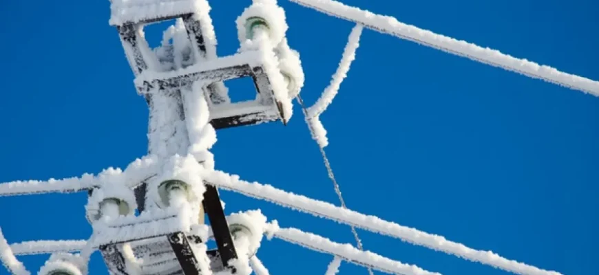 Снігопад знеструмив майже всю Львівську область. ВІДЕО Снігопад знеструмив майже всю Львівську область. ВІДЕО