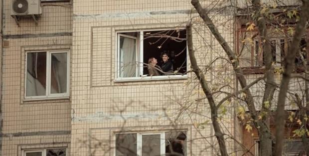 Життя, любов та правда переможуть пекельний морок Мордору: Молода пара киян, що цілується в пошкодженій “Шахедом” квартирі надихнула суспільство (фотофакти) Життя, любов та правда переможуть пекельний морок Мордору: Молода пара киян, що цілується в пошкодженій “Шахедом” квартирі надихнула суспільство (фотофакти)