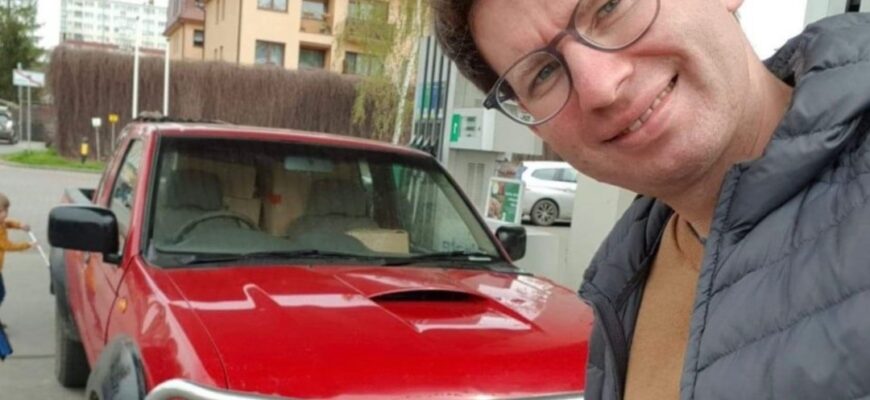 Золота людина: стоматолог з Польщі передав ЗСУ 35 позашляховиків за власні гроші Золота людина: стоматолог з Польщі передав ЗСУ 35 позашляховиків за власні гроші