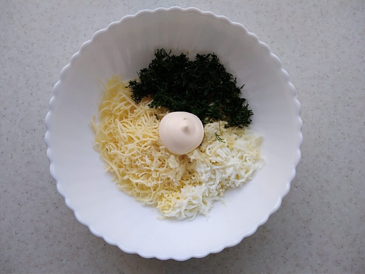 Кулінари розповіли, як приготувати смачні фаршировані крабові палички до новорічного столу