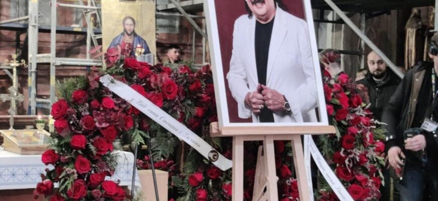 “Піар на горі сім’ї”: зірковий артист розніс похорон Степана Гіги “Піар на горі сім’ї”: зірковий артист розніс похорон Степана Гіги