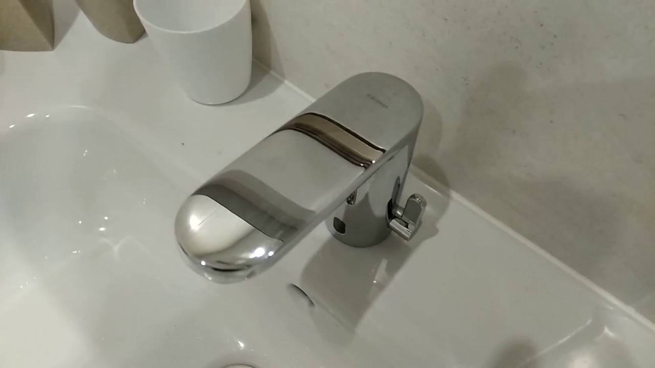 Господині розповіли, як позбутися нальоту на крані у ванній кімнаті