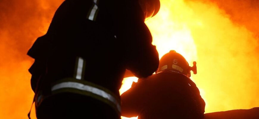 Атака РФ з енергетики України: пожежі, руйнування, робота ППО та рятувальників у чотирьох регіонах Атака РФ з енергетики України: пожежі, руйнування, робота ППО та рятувальників у чотирьох регіонах