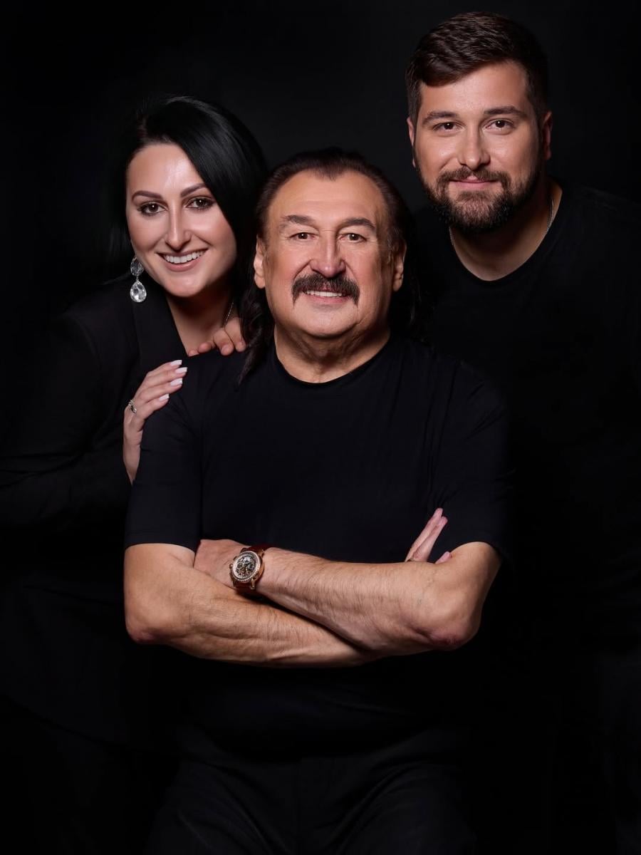 Степан Гіга з дітьми Степан Гіга з дітьми