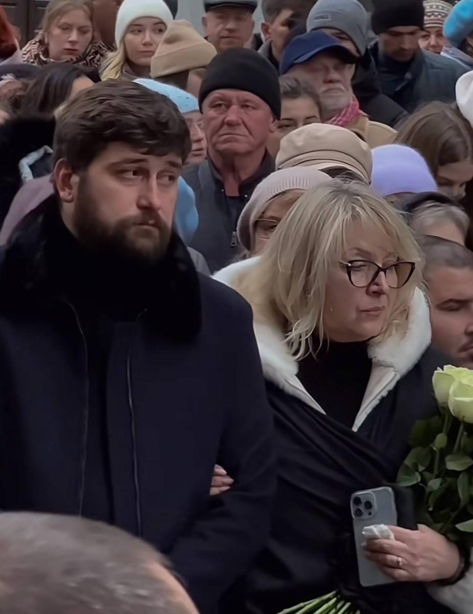 Син Степана Гіги на прощанні Син Степана Гіги на прощанні