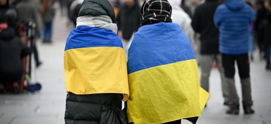 Коли українці почнуть повертатися з-за кордону: НБУ дав песимістичний прогноз Коли українці почнуть повертатися з-за кордону: НБУ дав песимістичний прогноз