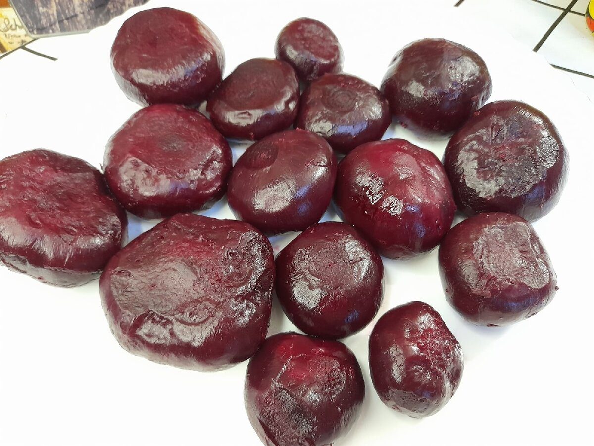 Кулінари розповіли, як заготувати на зиму буряк у банках на салати та борщі – рецепт