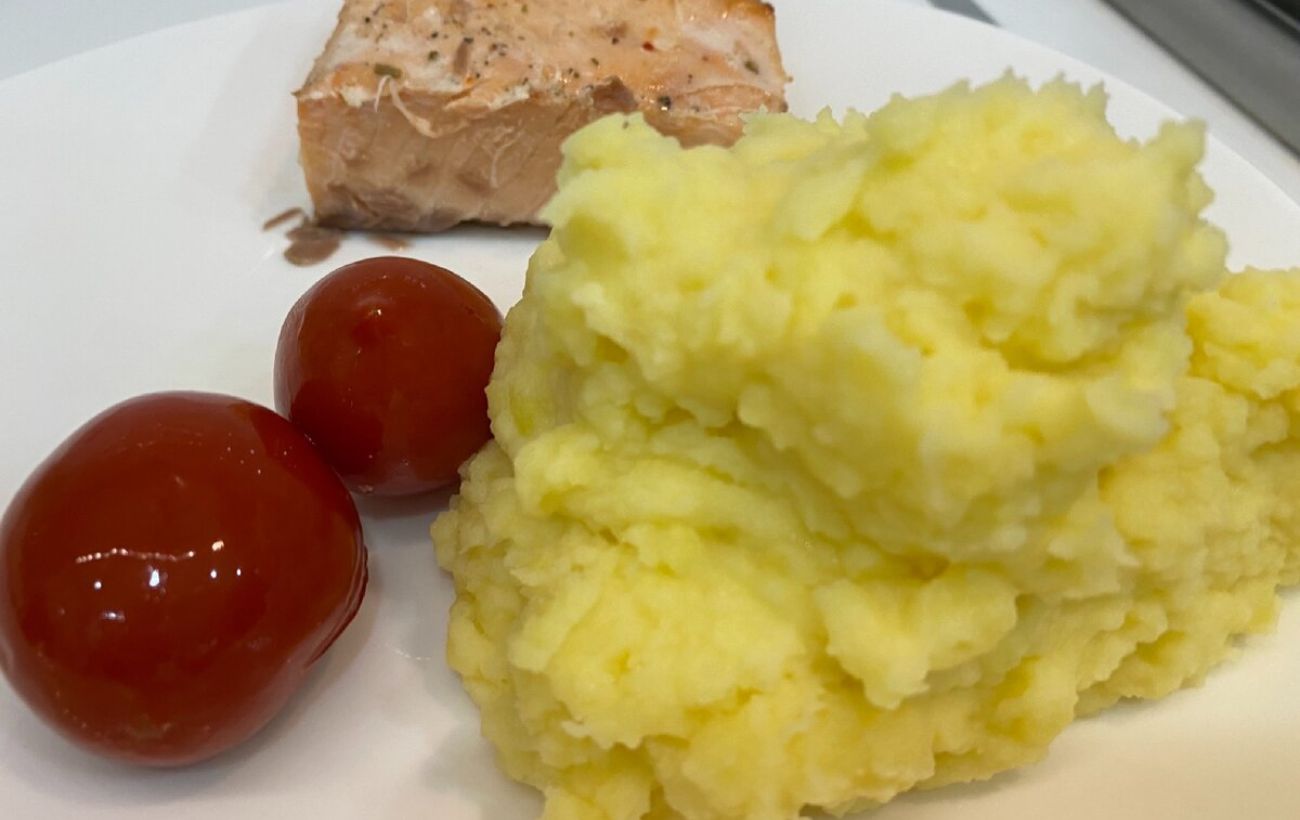 Господині розповіли, чому картопляне пюре стає сірим і як це виправити