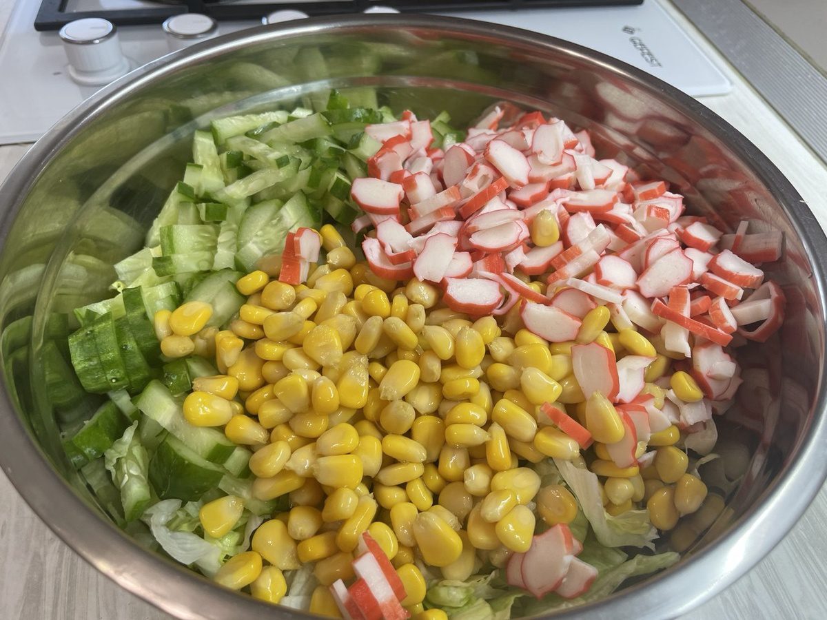 Кулінари розповіли, як правильно обирати кукурудзу в крабовий салат для кращого смаку