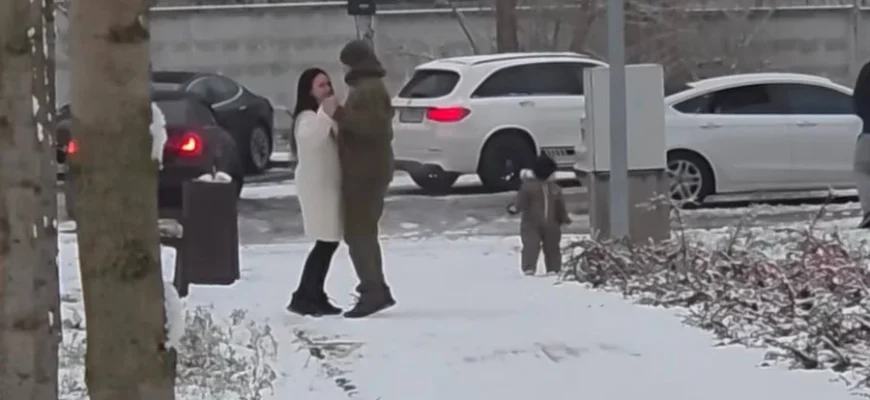 «Хай зачекає світ божевільний». У Києві зафільмували зворушливий момент — військовий танцював з коханою просто на вулиці «Хай зачекає світ божевільний». У Києві зафільмували зворушливий момент — військовий танцював з коханою просто на вулиці