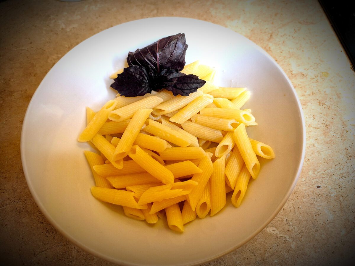 Господині показали, як варити макарони, щоб вони не злипалися