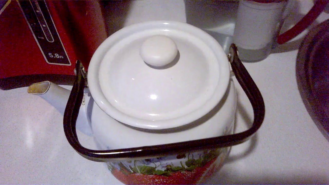 Господині розповіли, як очистити чайник від старого нагару