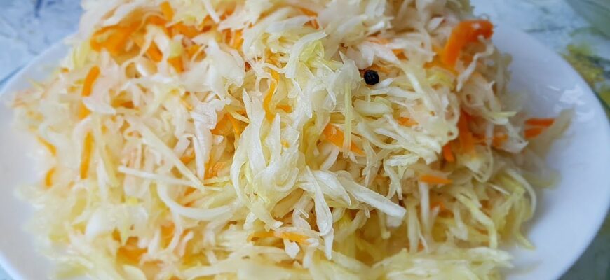 Капусту можна квасити не тільки в банці: 1 альтернативний варіант для особливого хрустку та смаку Капусту можна квасити не тільки в банці: 1 альтернативний варіант для особливого хрустку та смаку