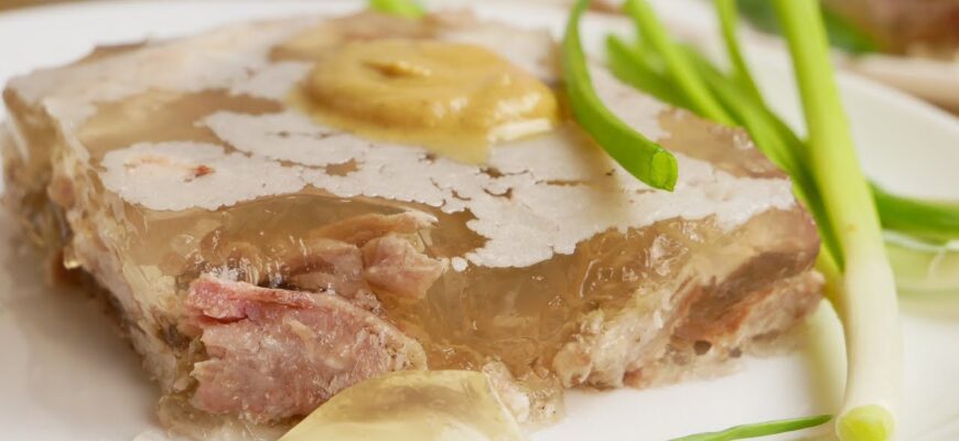 Перед варінням холодцю завжди замочую м’ясо на 3 години: бульйон прозорий як сльоза, жодної пінки Перед варінням холодцю завжди замочую м’ясо на 3 години: бульйон прозорий як сльоза, жодної пінки