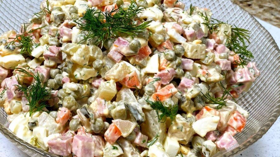 Кулінари назвали спосіб швидко зварити овочі на Олівʼє