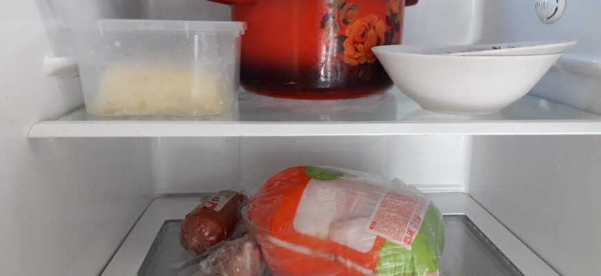 Ніколи не ставлю гарячі страви в холодильник: 1 причина, про яку мовчать — і це не тільки про шкоду техніці Ніколи не ставлю гарячі страви в холодильник: 1 причина, про яку мовчать — і це не тільки про шкоду техніці