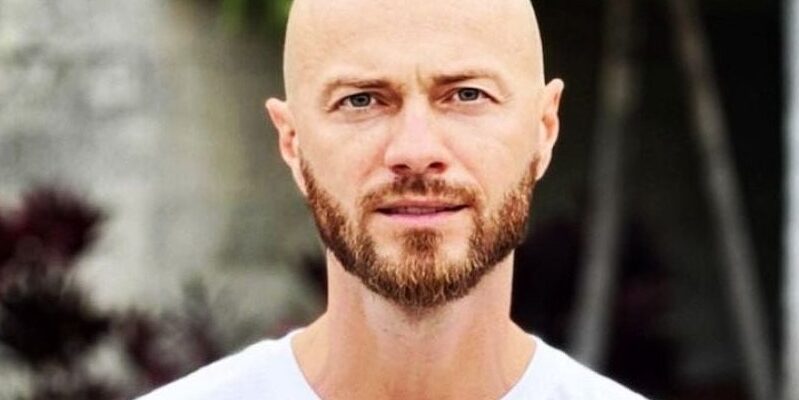 Влад Яма розплакався в аеропорту США: що сталося Влад Яма розплакався в аеропорту США: що сталося