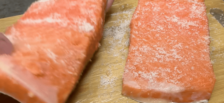 Засолюю шикарну червону рибку 31 грудня до новорічного столу: готово всього за 12 годин Засолюю шикарну червону рибку 31 грудня до новорічного столу: готово всього за 12 годин