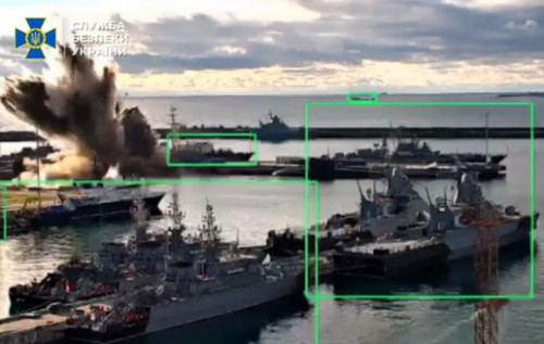 Безпрецедентна операція: британська розвідка проаналізувала удар СБУ по субмарині у Новоросійську Безпрецедентна операція: британська розвідка проаналізувала удар СБУ по субмарині у Новоросійську