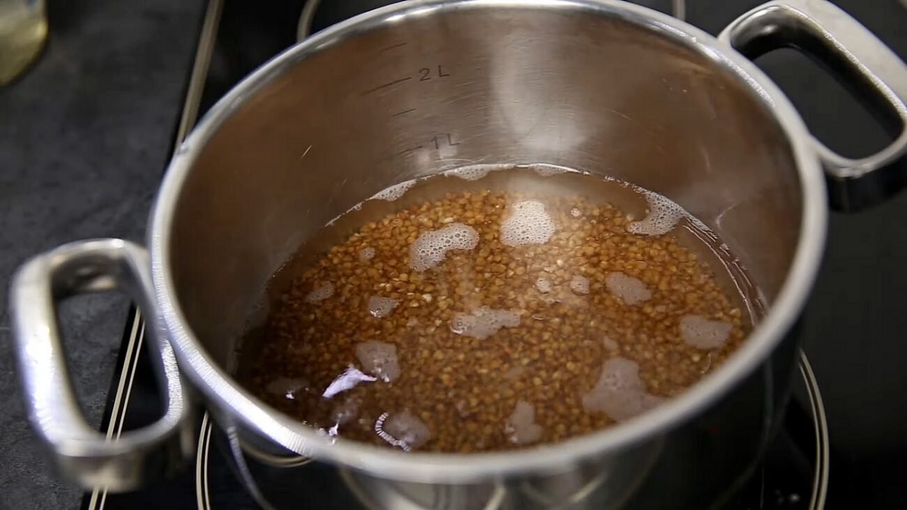 Господині розповіли, яку спецію найкраще додати, коли варите гречку