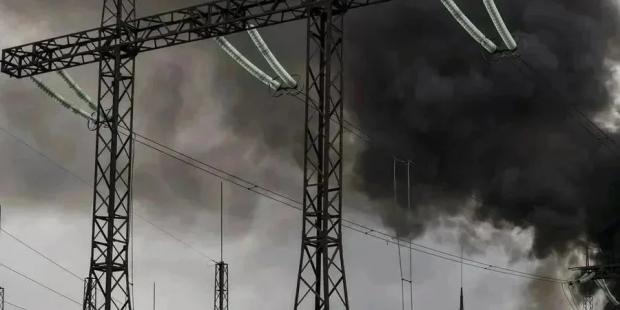 Через обстріли росіян повністю знеструмлено підконтрольну Україні частину Донеччини Через обстріли росіян повністю знеструмлено підконтрольну Україні частину Донеччини