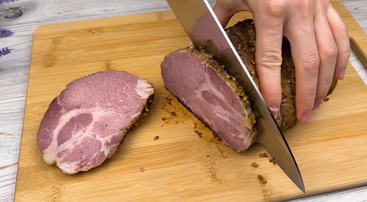 🥩 Домашня запечена свиняча шия — соковите м’ясо з хрусткою скоринкою та неймовірним ароматом 🥩 Домашня запечена свиняча шия — соковите м’ясо з хрусткою скоринкою та неймовірним ароматом