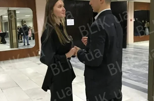 “Дуже імпонує”: Олександр Терен закрутив роман і вперше вивів нову обраницю на публіку “Дуже імпонує”: Олександр Терен закрутив роман і вперше вивів нову обраницю на публіку