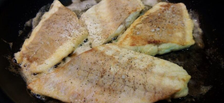 Не манка і не борошно – ось у чому обвалюю рибу, аби не вбирала олію та “не літали” бризки по всій кухні Не манка і не борошно – ось у чому обвалюю рибу, аби не вбирала олію та “не літали” бризки по всій кухні