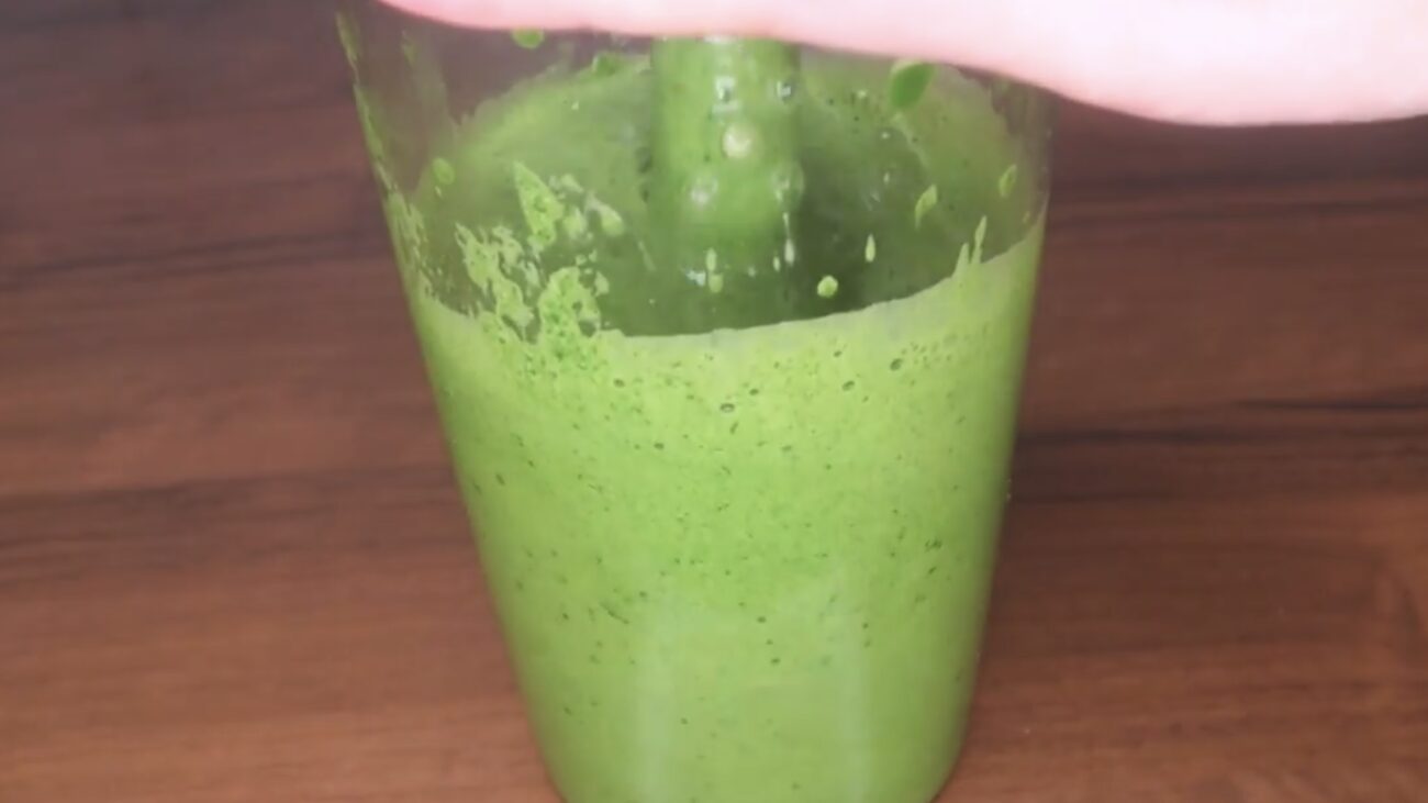 Господині розповіли, як приготувати святкові зелені млинці з лососем Господині розповіли, як приготувати святкові зелені млинці з лососем