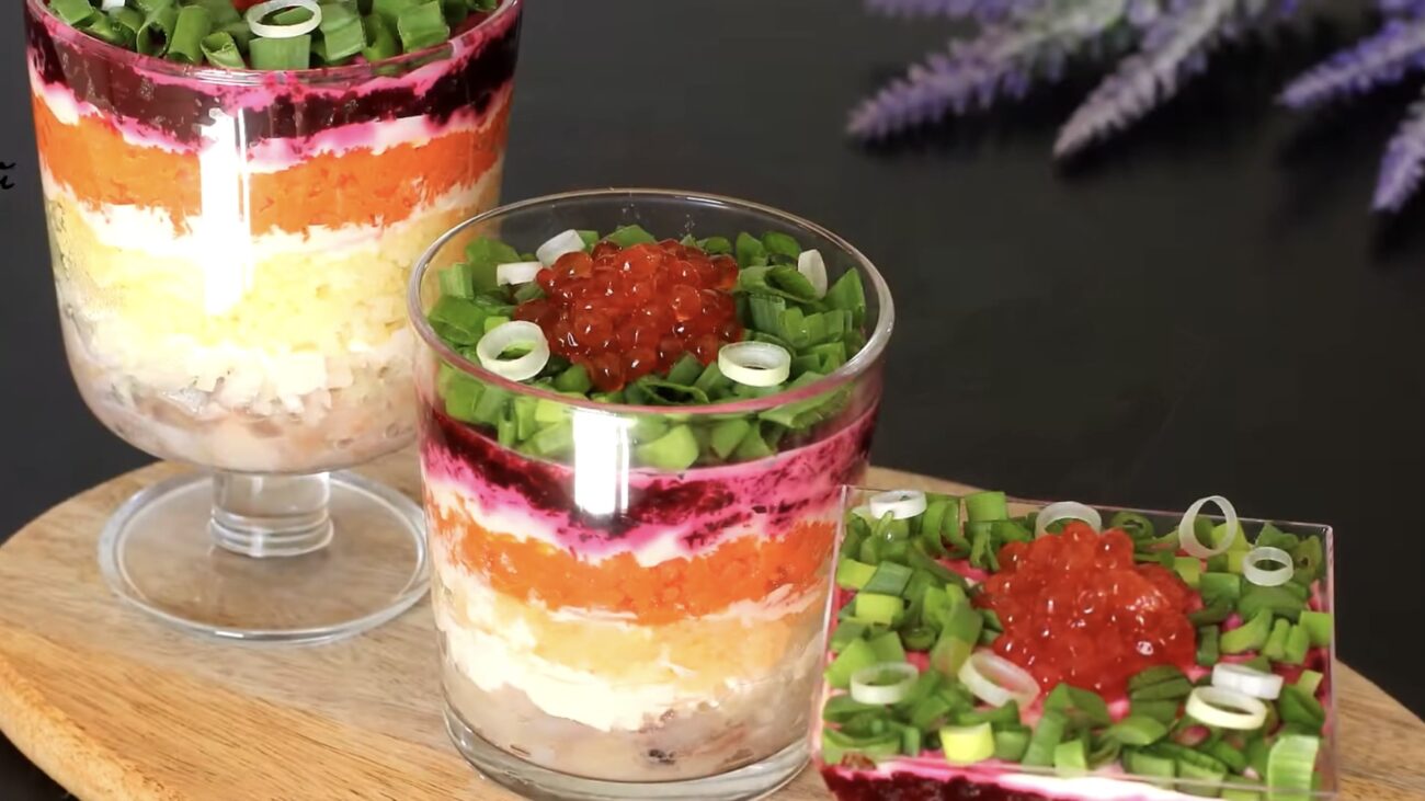 Господині розповіли, як приготувати святковий салат у стаканчиках Господині розповіли, як приготувати святковий салат у стаканчиках