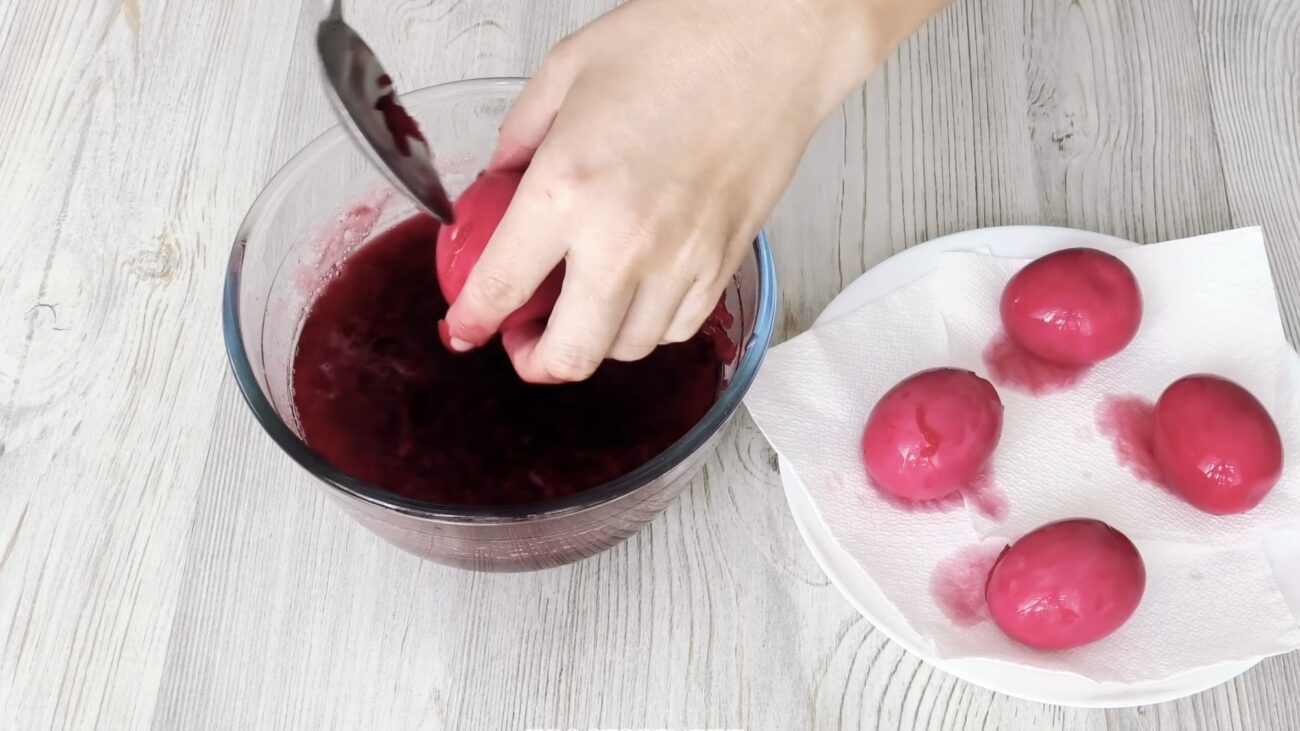 Господині розповіли, як приготувати просту і смачну закуску на святковий стіл Господині розповіли, як приготувати просту і смачну закуску на святковий стіл