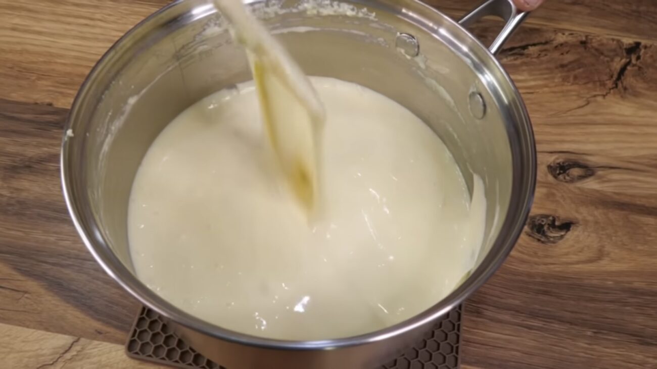 Господині розповіли, як власноруч приготувати плавлений сир Господині розповіли, як власноруч приготувати плавлений сир