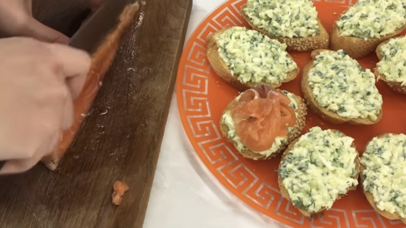 Господині розповіли три рецепти бутербродів, які готуються за 5 хвилин Господині розповіли три рецепти бутербродів, які готуються за 5 хвилин