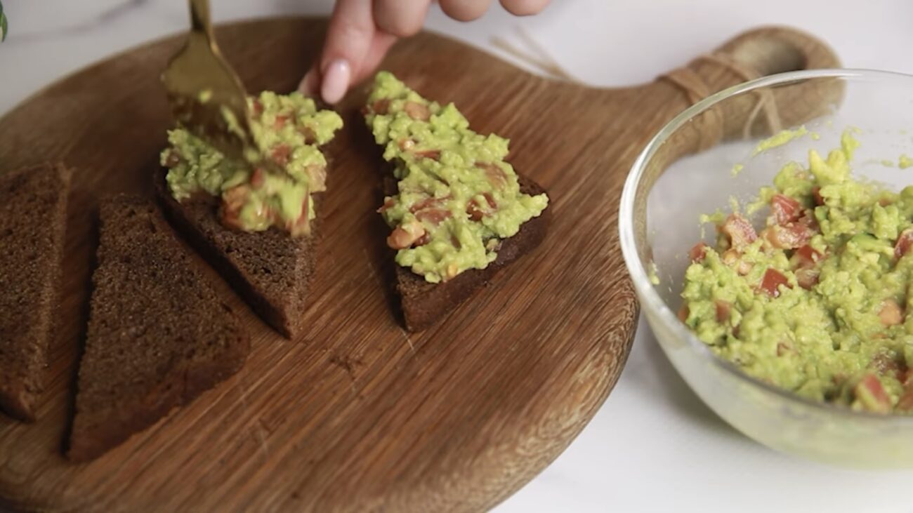 Господині розповіли три рецепти бутербродів, які готуються за 5 хвилин Господині розповіли три рецепти бутербродів, які готуються за 5 хвилин