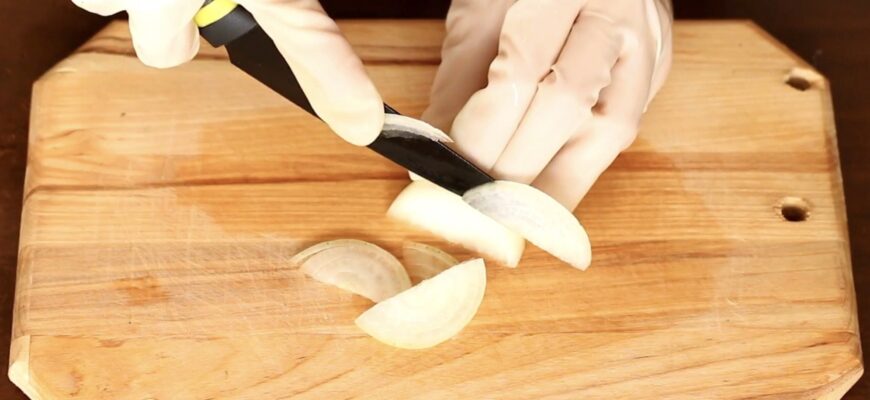 Запах цибулі прибираю за пів секунди: 3 способи для рук та посуду – від готовки й сліду на залишиться Запах цибулі прибираю за пів секунди: 3 способи для рук та посуду – від готовки й сліду на залишиться