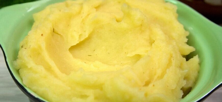 Бабуся здивувала – ось навіщо варити картоплю в мінералці: забутий лайфхак з СРСР зі смаком дитинства Бабуся здивувала – ось навіщо варити картоплю в мінералці: забутий лайфхак з СРСР зі смаком дитинства