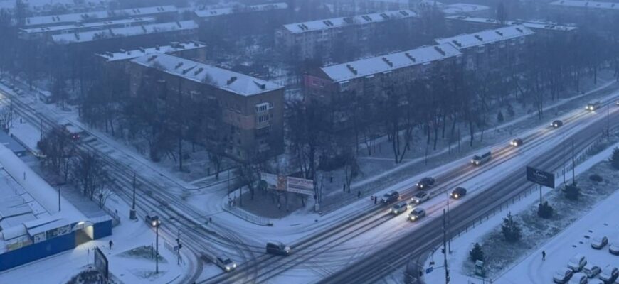 Київ засипає снігом: що відбувається на дорогах – влада звернулася до городян Київ засипає снігом: що відбувається на дорогах – влада звернулася до городян