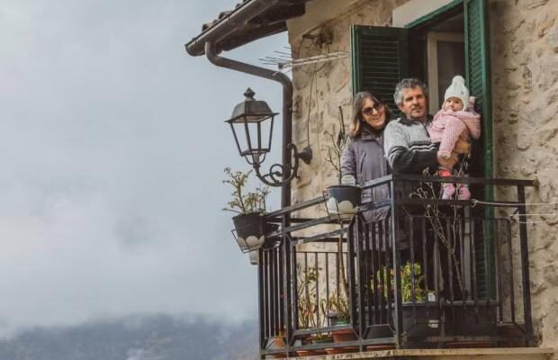 Маленьке диво в Італії: У селі з 20 мешканцями народилася перша дитина за 30 років Маленьке диво в Італії: У селі з 20 мешканцями народилася перша дитина за 30 років