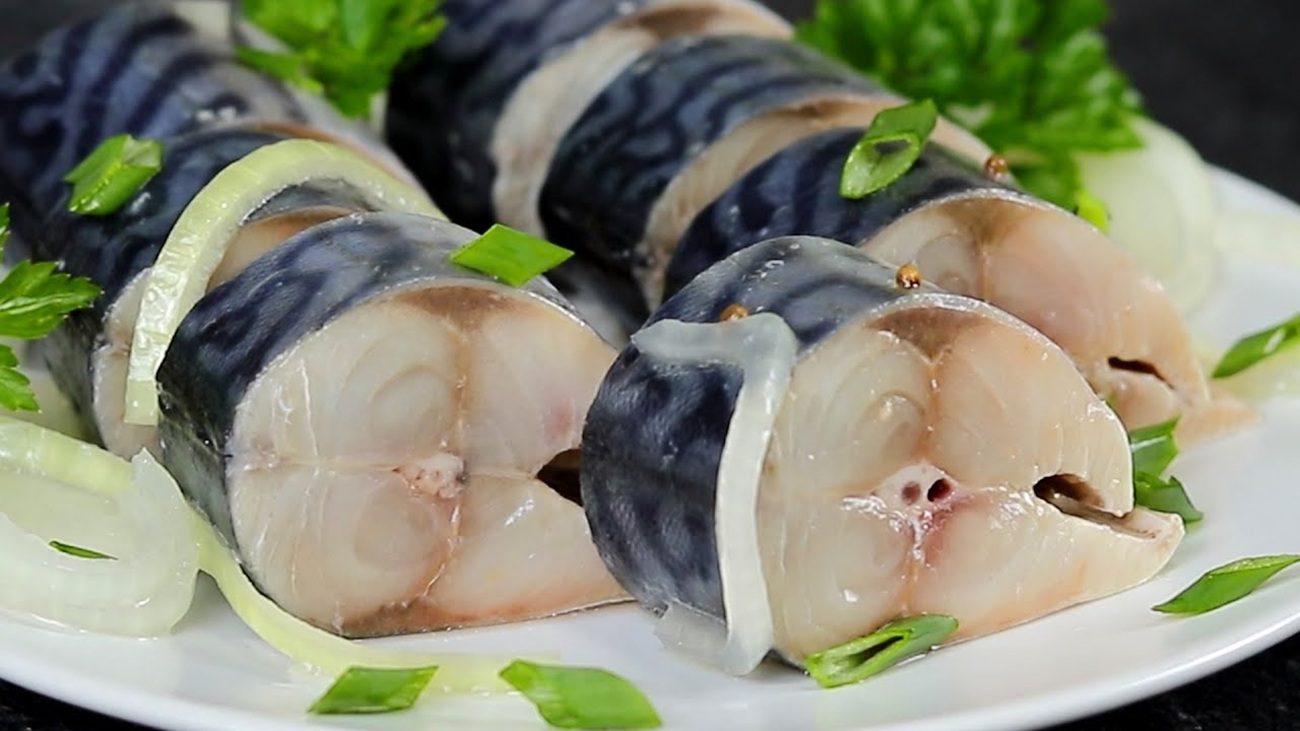 Кулінари розповіли, як засолити скумбрію смачно в домашніх умовах Кулінари розповіли, як засолити скумбрію смачно в домашніх умовах