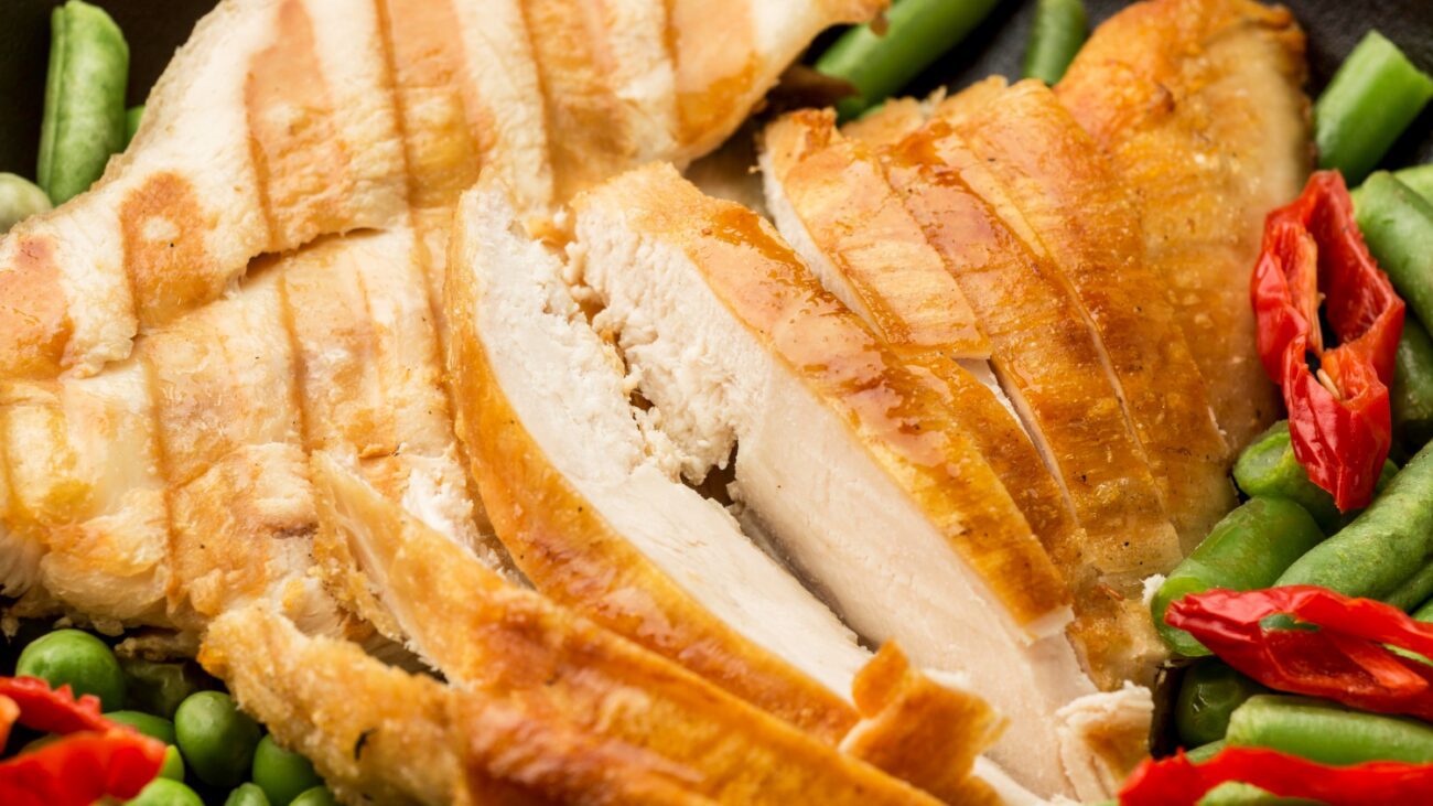 Господині розповіли, що додати у маринад, щоб мʼясо тануло у роті