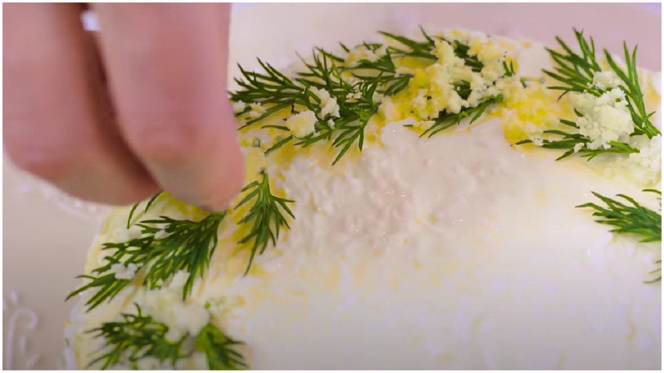 Новорічний салат Мімоза з червоною рибою