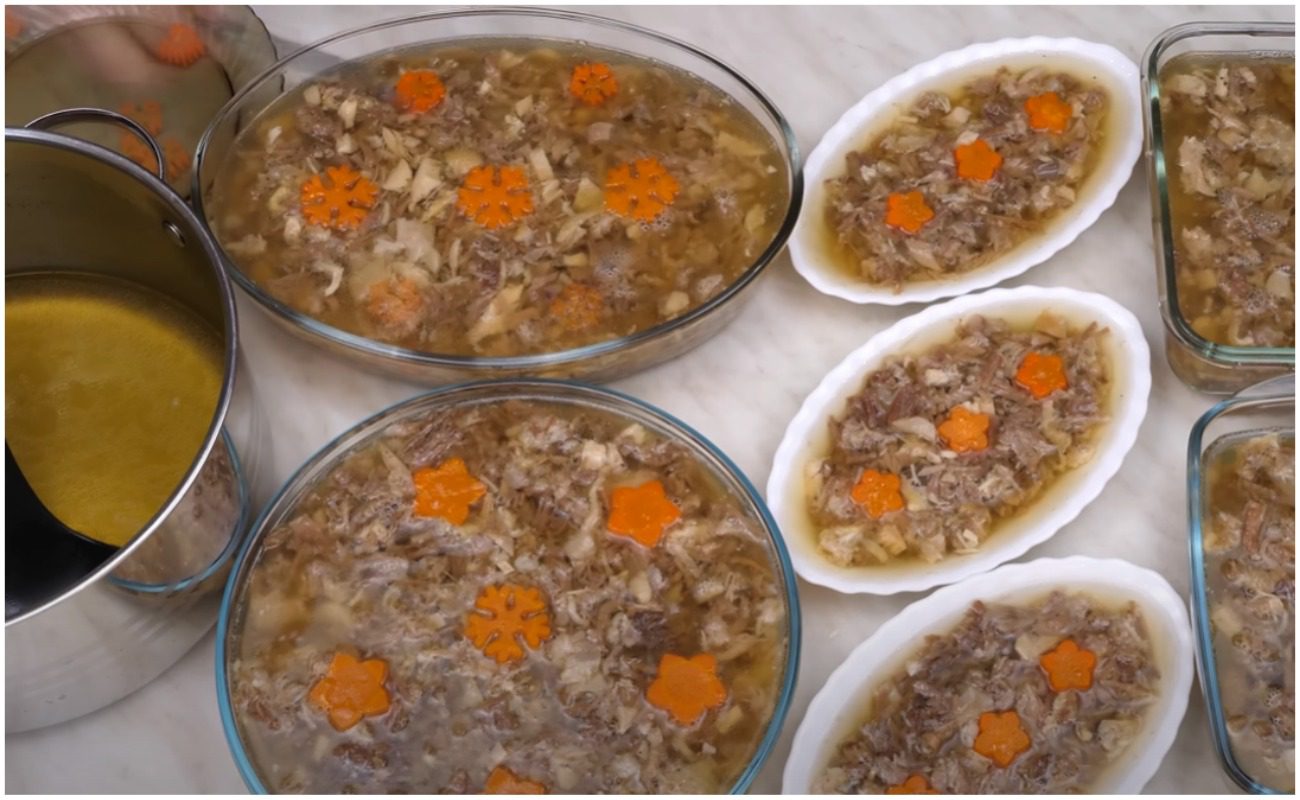 Кулінари розповіли, який продукт слід додати до холодцю, щоб він був прозорим Кулінари розповіли, який продукт слід додати до холодцю, щоб він був прозорим